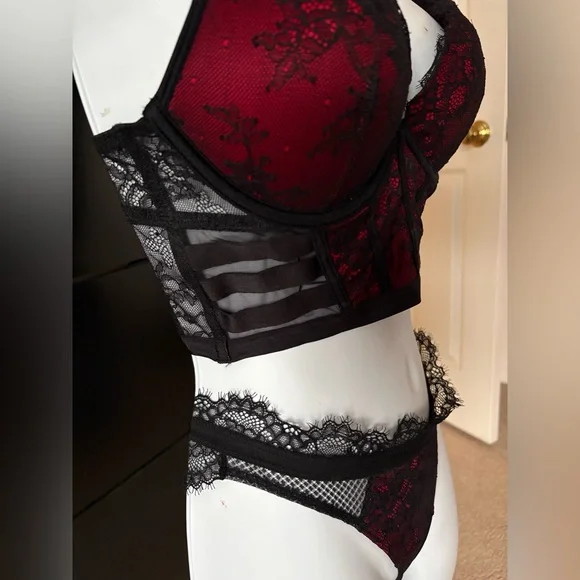 La SENZA Red and Black Lace Longline Bra & Thong Set - Picture 3 of 8